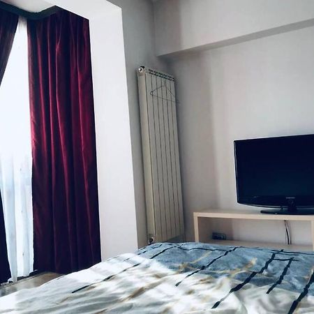 Cozy 2 Rooms Apartment Close To City Center Boekarest Buitenkant foto