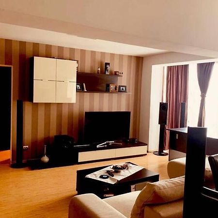 Cozy 2 Rooms Apartment Close To City Center Boekarest Buitenkant foto