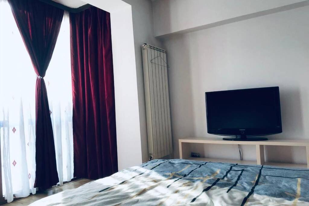 Cozy 2 Rooms Apartment Close To City Center Boekarest Buitenkant foto